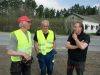 Rolf och Janne pratar med vass klipparen Kjell Lilja